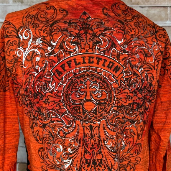 Affliction Women’s Graphic Long Sleeve Lace Up Top -Size: L/2XL -NWT - Picture 10 of 13